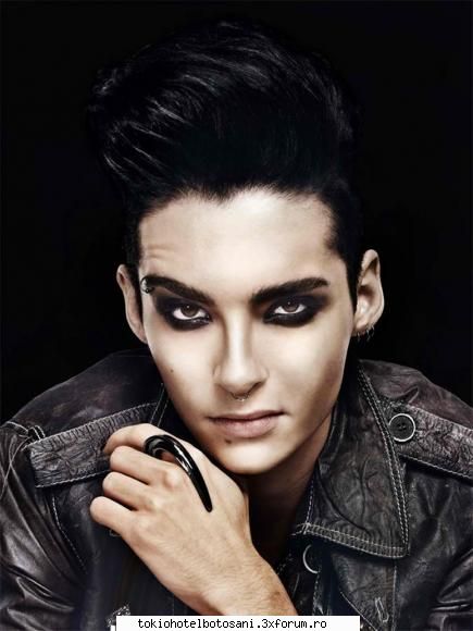 Bill in Saturn comercial - miha_tokio_hotel - Bill Kaulitz(vocal)