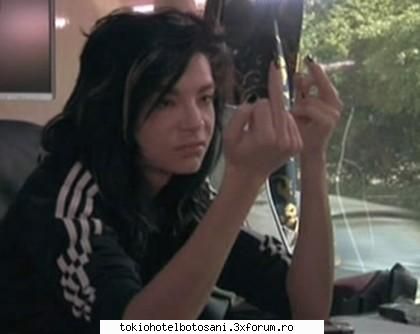 Bill nemachiat - hehehhe arata tot la fel de Bine:X:X:X:X:X: uite - Bill Kaulitz(vocal)