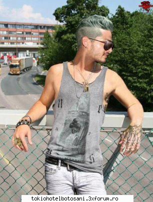 Bill new tattoo - Si mie imi place tatuajul cu stele si ala de pe - Bill Kaulitz(vocal)