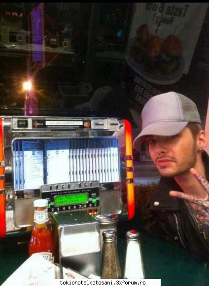 Bill new tattoo - Uite inca o poza...care sincer ma lasat fara - Bill Kaulitz(vocal)