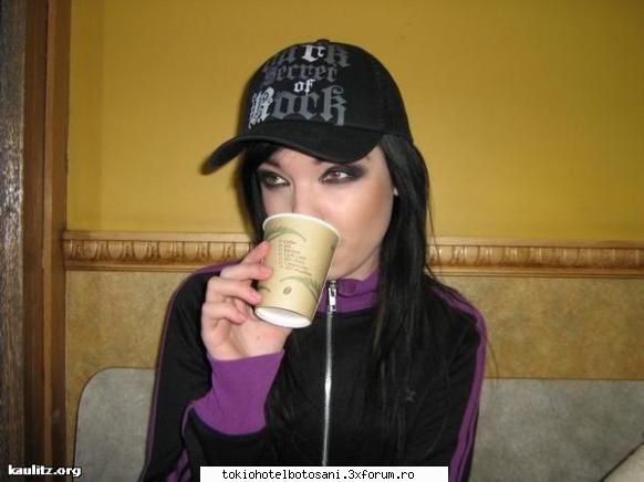 -Bill`s Double.` - Mike Muller merita titlul de dublura a lui Bill - Bill Kaulitz(vocal)