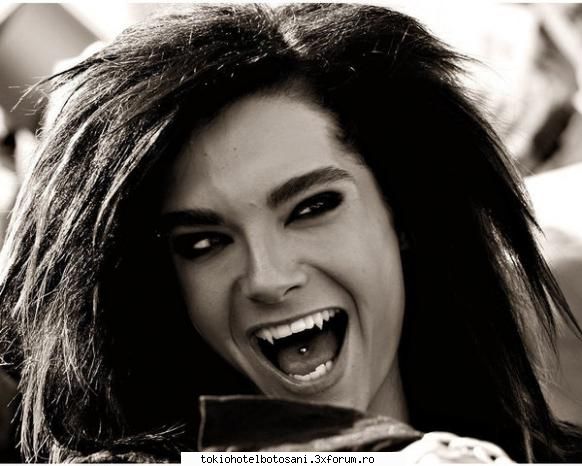 Bill si'a aranjat dintii - Bill vampir :X:X - Bill Kaulitz(vocal)