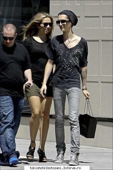 Bill si tipa.........:O:O:O - adina - Bill Kaulitz(vocal)