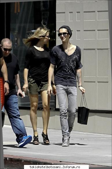 Bill si tipa.........:O:O:O - adina - Bill Kaulitz(vocal)
