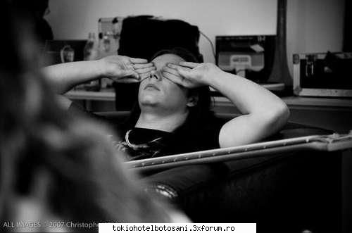 Ce fac baietii cand se relaxeaza???? - Georg moare d somn:):|:D - Tokio Hotel