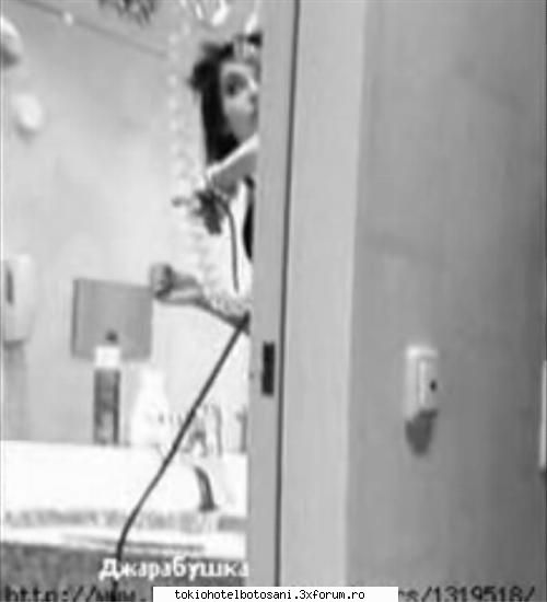 Ce fac baietii cand se relaxeaza???? - Bill isi face parul:X:X:X:X:X::X - Tokio Hotel