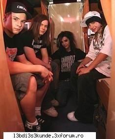 Ce fac baietii cand se relaxeaza???? - D stau inchisi intr`o camera si fac poze - Tokio Hotel