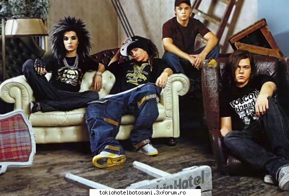 Ce fac baietii cand se relaxeaza???? - fac poze pt postere deci uiti tot posteru asta - Tokio Hotel