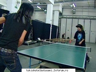 :rusine:  :rusine: 

pinggg ponggg fac :d ce fac baietii cand se