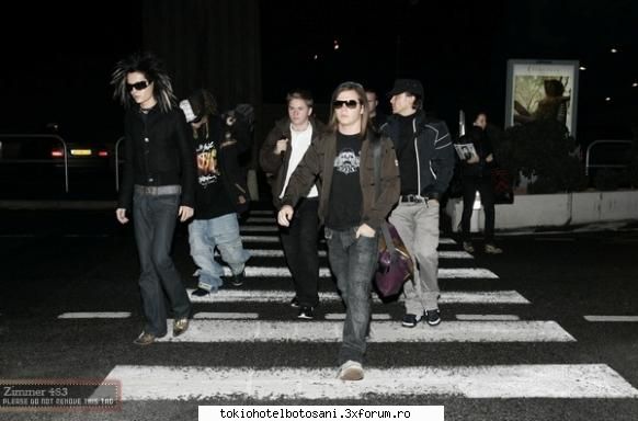 Ce fac baietii cand se relaxeaza???? - TREC Strada:))) cand pleaca de la concerte - Tokio Hotel