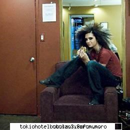 Ce fac baietii cand se relaxeaza???? - sar in ochi :D si ce mai fac baietii ?? uite ce - Tokio Hotel