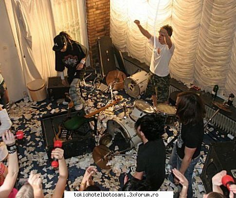 Ce fac baietii cand se relaxeaza???? - Mada O - Tokio Hotel