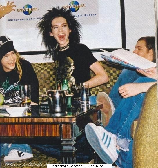 Ce fac baietii cand se relaxeaza???? - v`am spus eu :) laba la gandaci vaii rad ca - Tokio Hotel