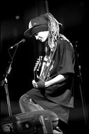 Ce mai ascunde Tom? - dedicatie pt cele care mor dupa tom in special pt - Tom Kaulitz(chitara)