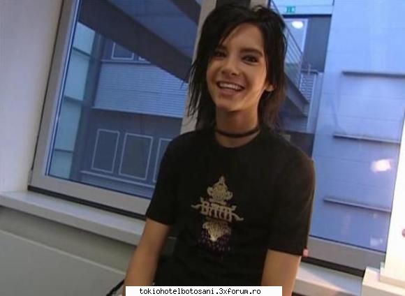 Ce va place la Bill? - ochii,parul vestimentatia ,cam tot ,in special ca - Bill Kaulitz(vocal)
