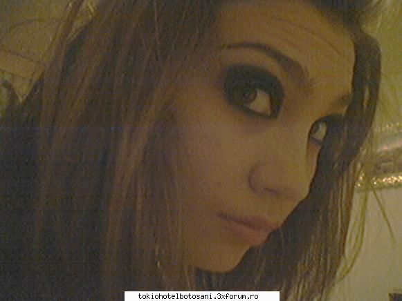 EYE-LINER LIKE BILL! - gata am incercat deci uitatzi`va eu machiata ca - Bill Kaulitz(vocal)