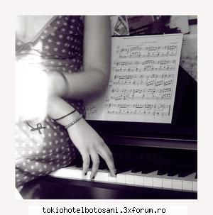 Emo - Emo e un termen prescurtat din emotional (derivat - Cafenea