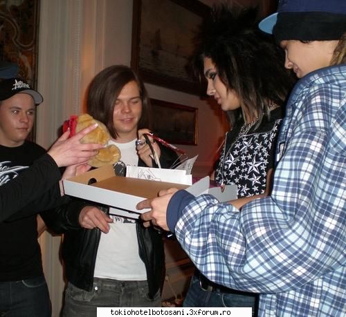 Esti obsedata de th cand... - eu ii visez de multe ori chiar shi noapte - Tokio Hotel