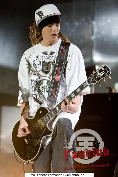Fata ideala pentru Tom? - omg!!!..deci tom e chiar dus... :x :x :x cum - Tom Kaulitz(chitara)