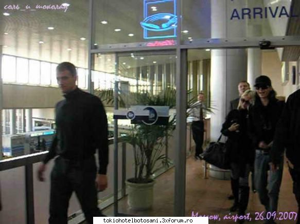 Fostele lui bill - si e mai batrana k el :O:O:O:O:O are vreo 23 x( - Bill Kaulitz(vocal)