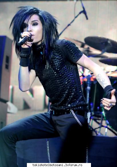 Lyrics* - TOKIO HOTEL MONSOON I'm staring at a broken door - Versuri