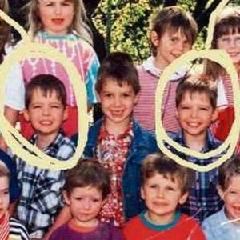 Mini-Tommy;;) - si asta cu aman2 ce fatsuci aveauuu:)) - Tom Kaulitz(chitara)
