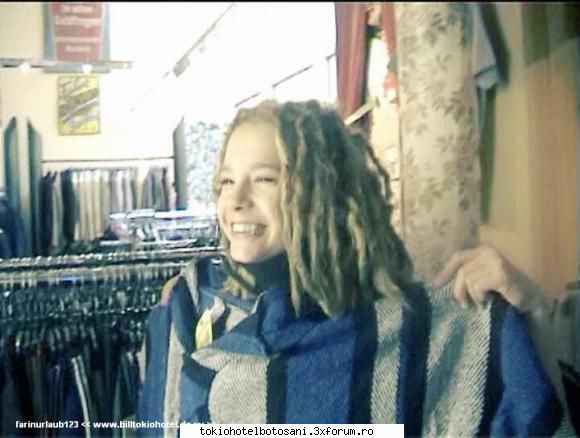 Mini-Tommy;;) - ce dragutze` sont pozicele - Tom Kaulitz(chitara)
