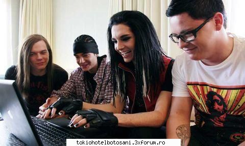 News - Ah da sa va pun si o poza de la CHAT - Tokio Hotel