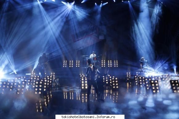 News Octombrie/Noiembrie/Decembrie 2010 - Freza asta nu ii mai face capul mare poate de - Tokio Hotel