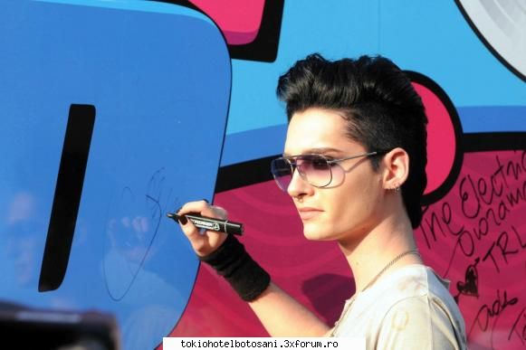 Noile pirce'uri ale lui Bill - Ce parere aveti? - Bill Kaulitz(vocal)