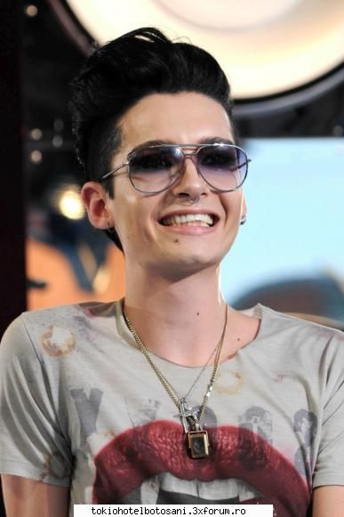 Noile pirce'uri ale lui Bill - miha_tokio_hotel - Bill Kaulitz(vocal)