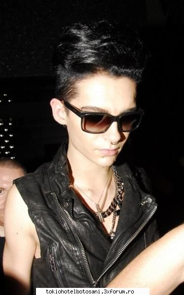 Noile pirce'uri ale lui Bill - Si mie mi-e dor de Bill cel vechi,dar trebuie sa - Bill Kaulitz(vocal)