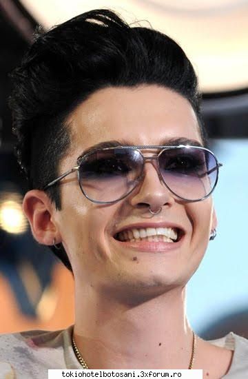 Noile pirce'uri ale lui Bill - e o schimbare la bill ....il chimba acel percing - Bill Kaulitz(vocal)