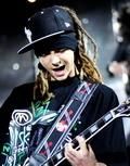 OMG ....vaiii - arata bine electro :D:D:D dar Tom mvaimama - Tom Kaulitz(chitara)