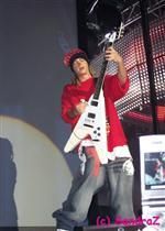Pasiunea lui pt chitara - astaa e tom soarta :D:D - Tom Kaulitz(chitara)
