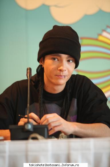 PoZe...2011.........!!!! - E din 2010, dar e atat de sweeeet ! - Tom Kaulitz(chitara)