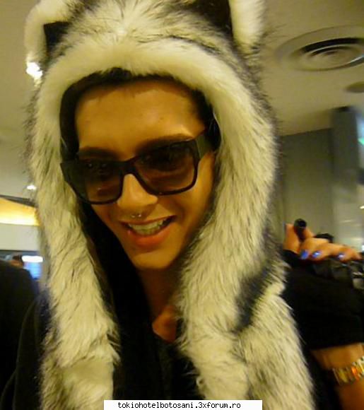 PoZe...2011.........!!!! - luisa - Tom Kaulitz(chitara)