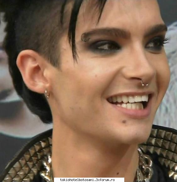 PoZe...2011.........!!!! - luisa - Tom Kaulitz(chitara)
