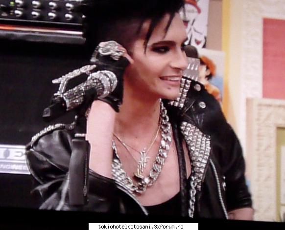 PoZe...2011.........!!!! - luisa - Tom Kaulitz(chitara)