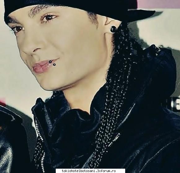 PoZe...2011.........!!!! - Ai foarte mare dreptate bubblegum . O frate - Tom Kaulitz(chitara)