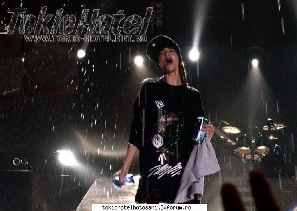 PozZzE TH(Pe Scena):X - ) :) :) :) :) god Tom:)) - Poze