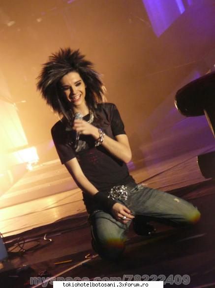 Poze cu Bill+comenatrii - Bill: heheh..Tom ce'i ala Tom?!! TOOOM!!! e un - Poze
