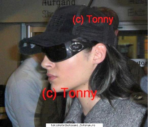 Tipa il copiaza pe Bill - probaBILL.....da mie mi se pare adevarat - Bill Kaulitz(vocal)