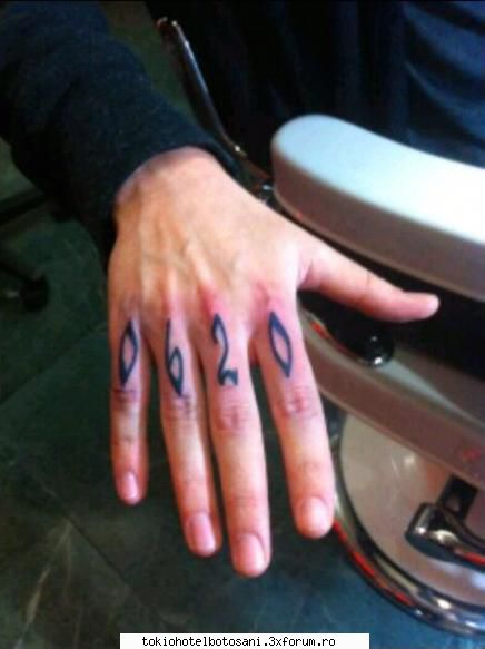 Tom Kaulitz tattoo - Se pare ca nu doar Bill si-a facut un nou tatuaj - Tom Kaulitz(chitara)