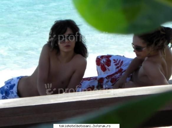 Vacanta in Maldive - bill stand sexy la soare - Tokio Hotel
