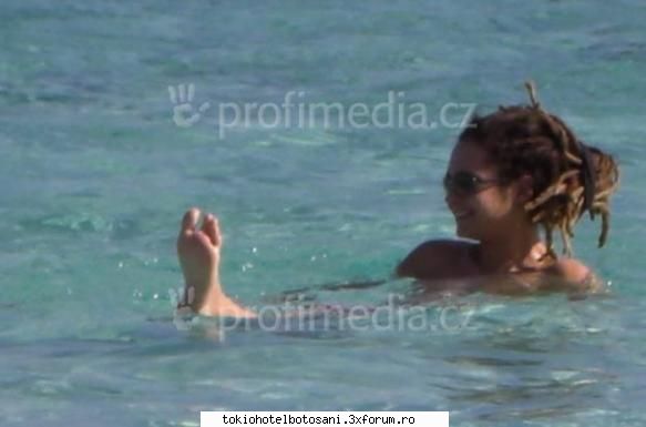 Vacanta in Maldive - tom aratand-ne picioru - Tokio Hotel