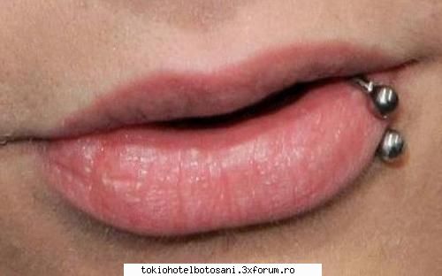 ce e amorul pt tomitza`? - E un lung..........prilej pt durere........caci - Tom Kaulitz(chitara)