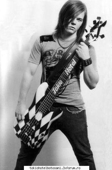 galerie georg - zooey toons - Georg Listing(chitara bass)