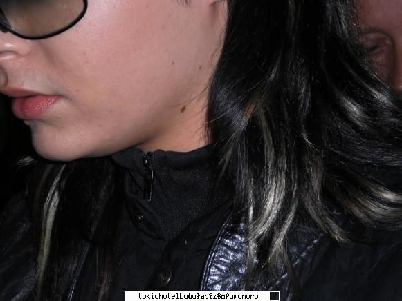 galery - utii cum i se cunoaste mustatza si barba rasa :D - Bill Kaulitz(vocal)