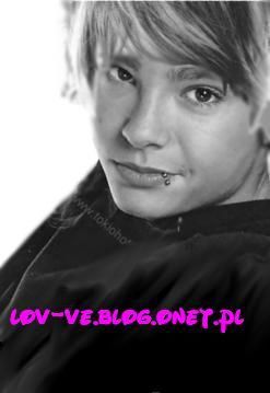 nelamuriri? - si-a taiat parul? - Tom Kaulitz(chitara)